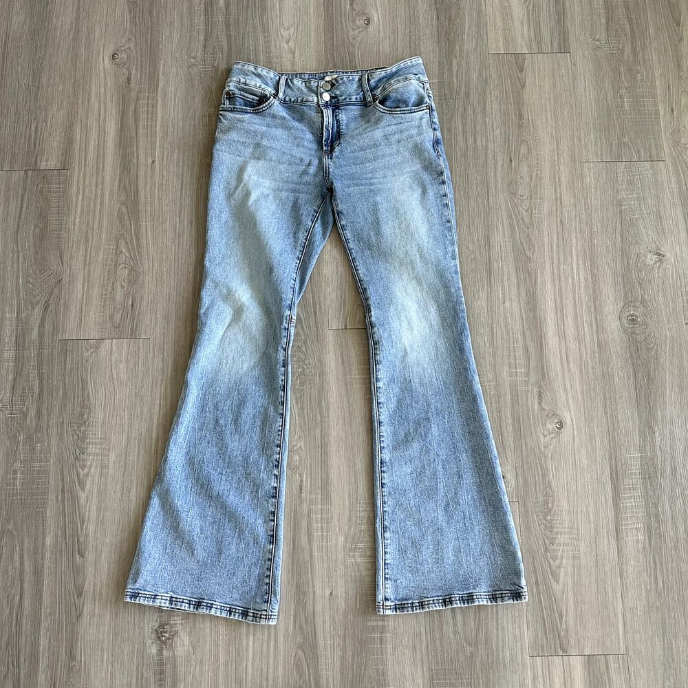 Alice + Olivia Stacey Low Rise Bell Bottom Jeans Bay Blue Size 31